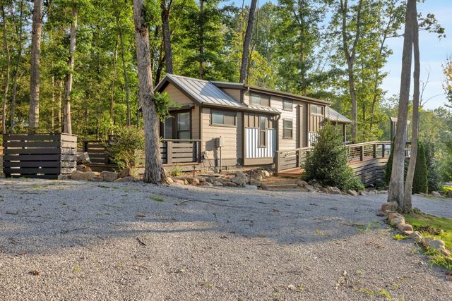 255 Waters Edge Way, Tracy City, TN 37387