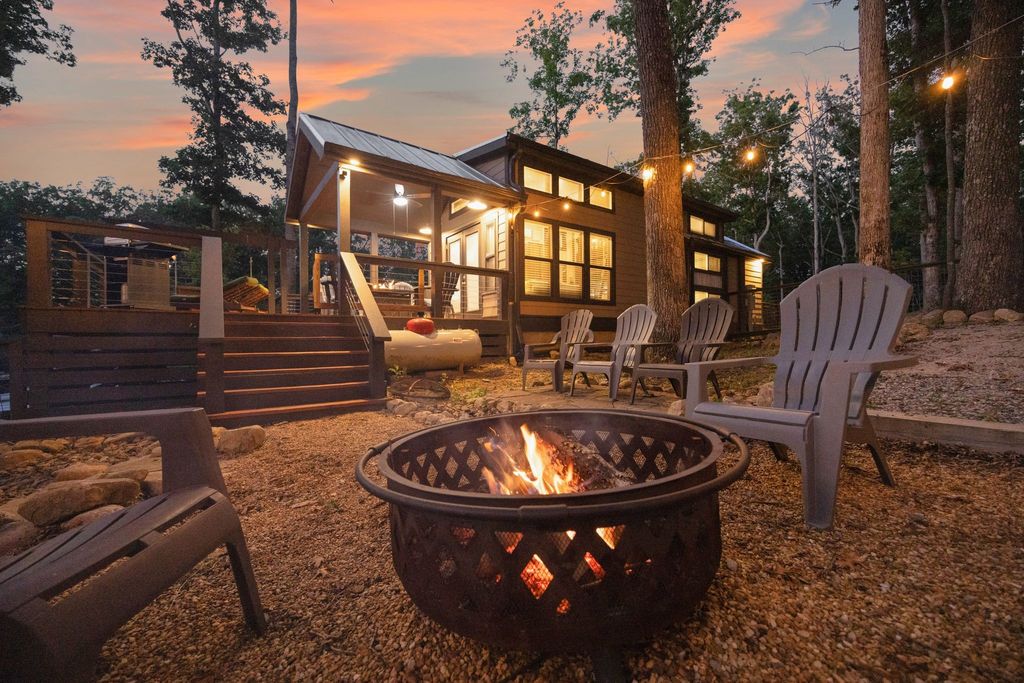 255 Waters Edge Way, Tracy City, TN 37387