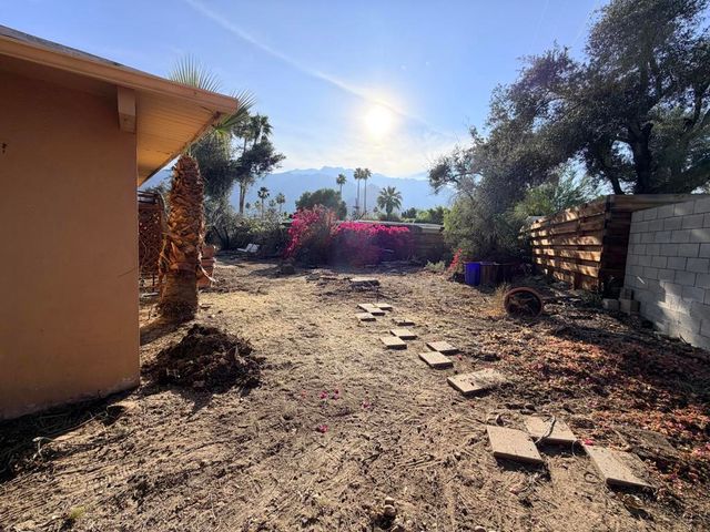 2290 N Milben Circle, Palm Springs, CA 92262