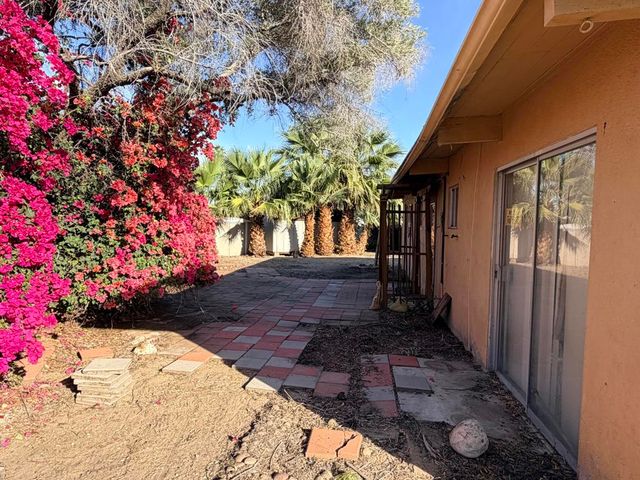 2290 N Milben Circle, Palm Springs, CA 92262