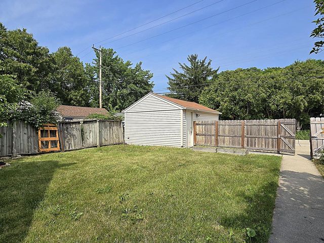 3334 N 92nd STREET, Milwaukee, WI 53222