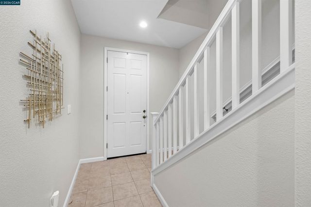 2081 Tsushima St, Hercules, CA 94547