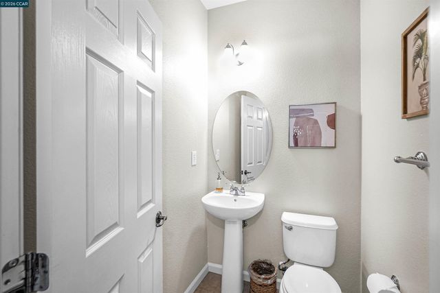 2081 Tsushima St, Hercules, CA 94547
