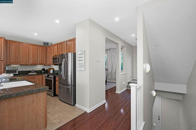 2081 Tsushima St, Hercules, CA 94547