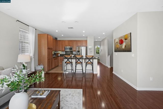 2081 Tsushima St, Hercules, CA 94547