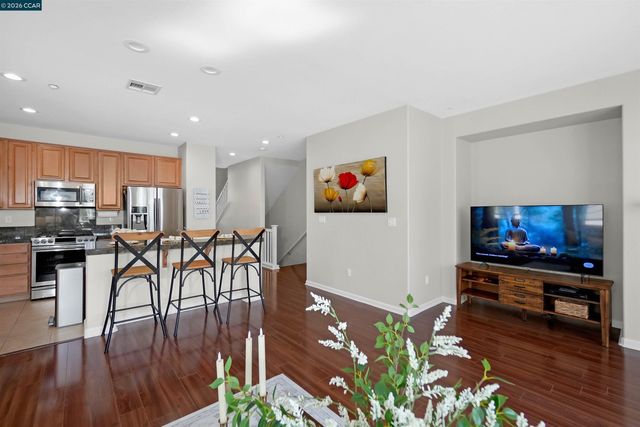 2081 Tsushima St, Hercules, CA 94547