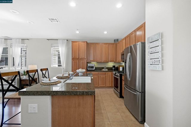 2081 Tsushima St, Hercules, CA 94547