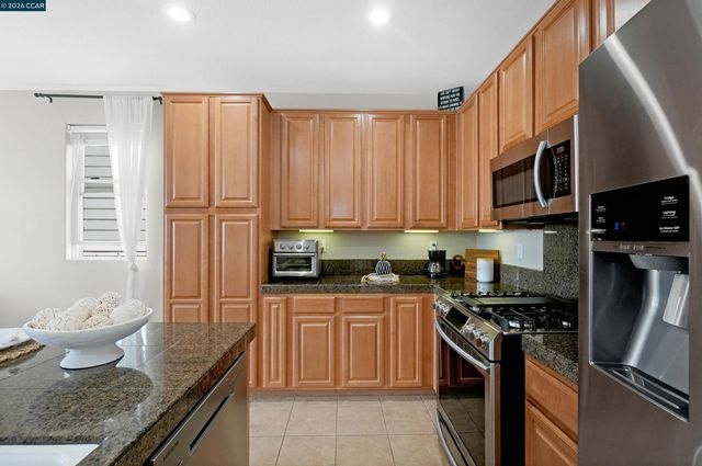 2081 Tsushima St, Hercules, CA 94547