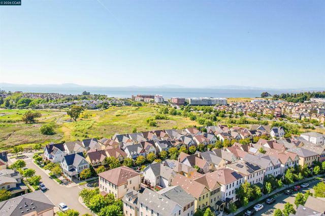 2081 Tsushima St, Hercules, CA 94547