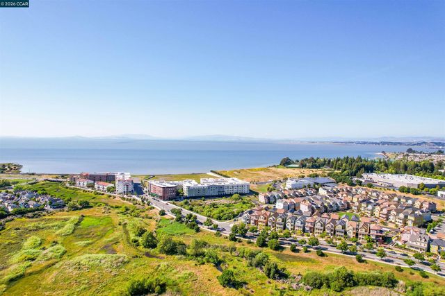2081 Tsushima St, Hercules, CA 94547