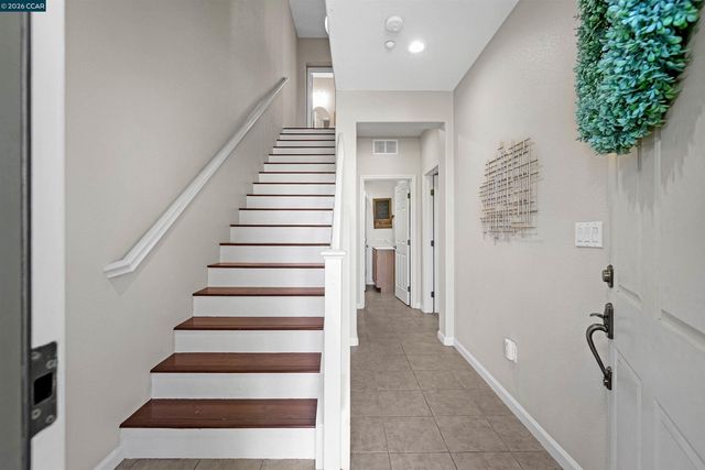 2081 Tsushima St, Hercules, CA 94547