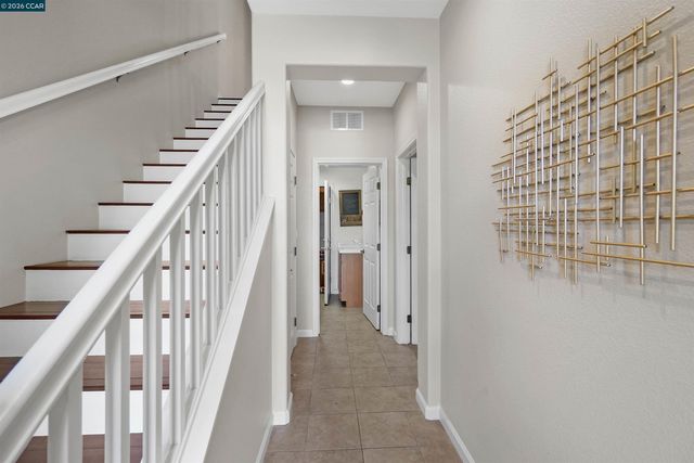 2081 Tsushima St, Hercules, CA 94547