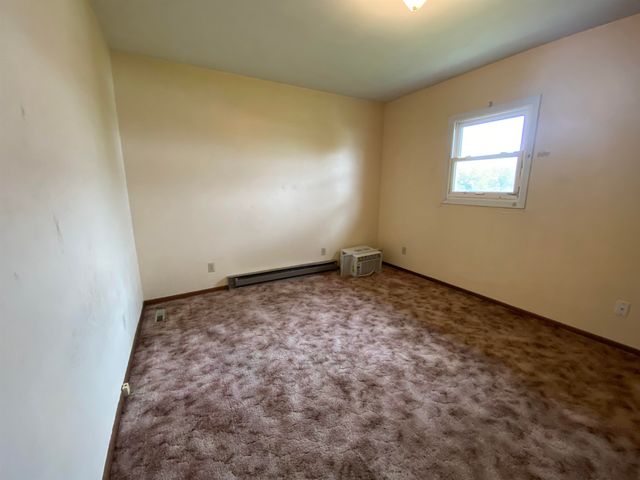 406 5th Ave SW, Surrey, ND 58785