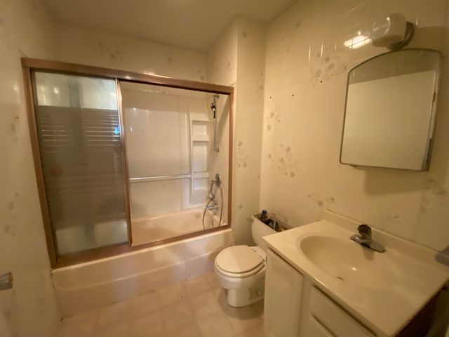 406 5th Ave SW, Surrey, ND 58785