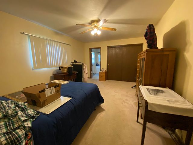 406 5th Ave SW, Surrey, ND 58785