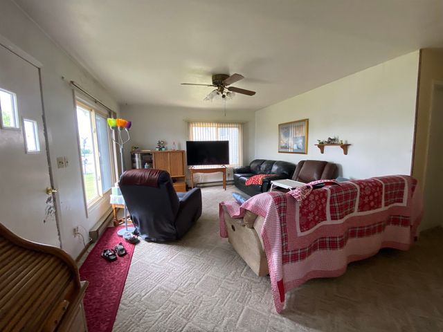 406 5th Ave SW, Surrey, ND 58785