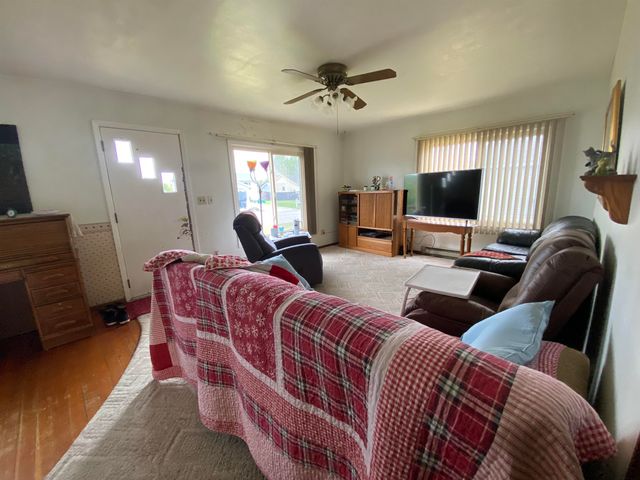 406 5th Ave SW, Surrey, ND 58785