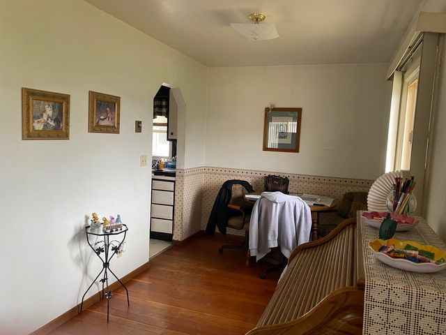 406 5th Ave SW, Surrey, ND 58785