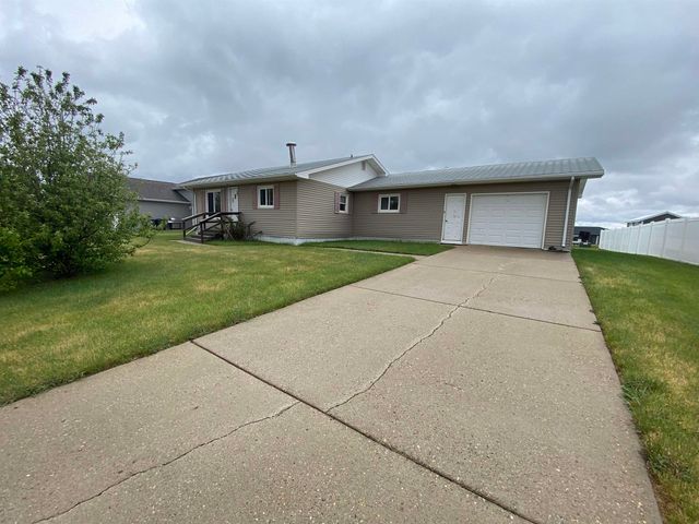 406 5th Ave SW, Surrey, ND 58785