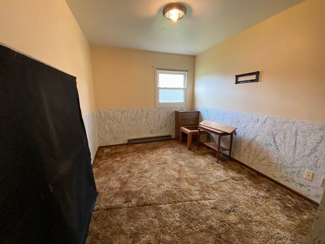 406 5th Ave SW, Surrey, ND 58785