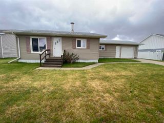 406 5th Ave SW, Surrey, ND 58785