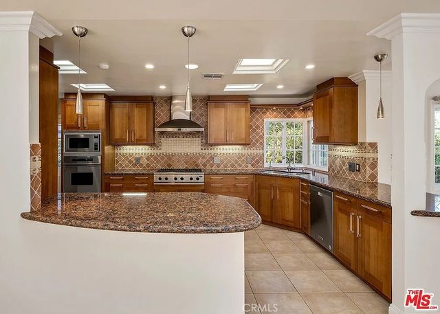 1212 San Vicente, Santa Monica, CA 90402
