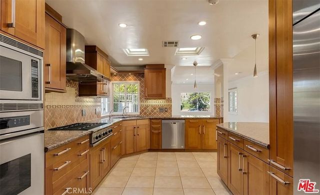 1212 San Vicente, Santa Monica, CA 90402