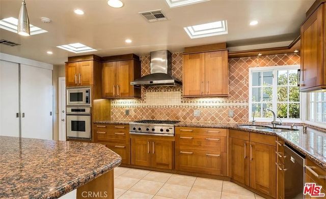 1212 San Vicente, Santa Monica, CA 90402