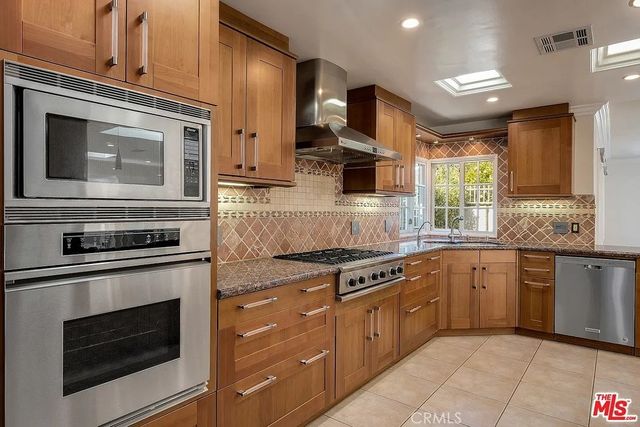 1212 San Vicente, Santa Monica, CA 90402
