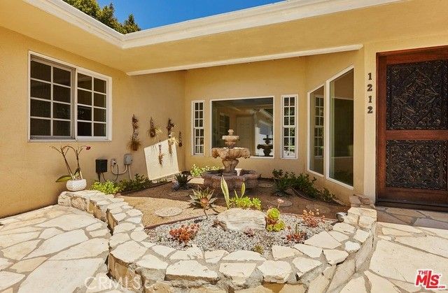 1212 San Vicente, Santa Monica, CA 90402