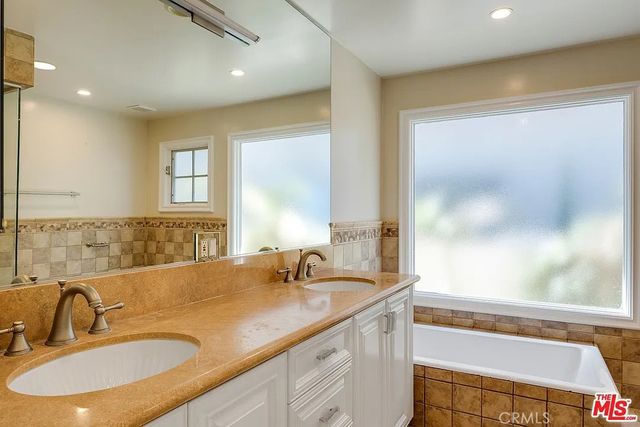 1212 San Vicente, Santa Monica, CA 90402