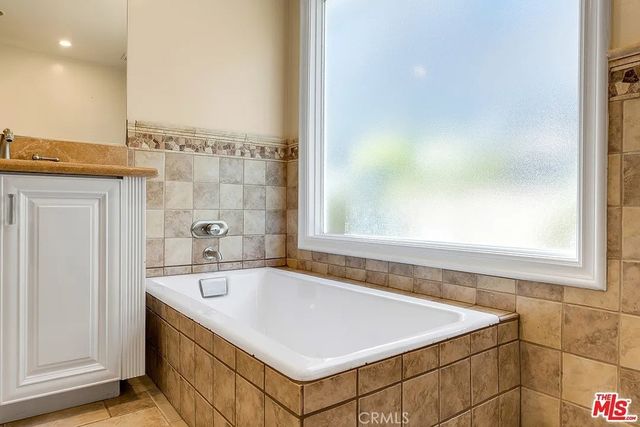 1212 San Vicente, Santa Monica, CA 90402
