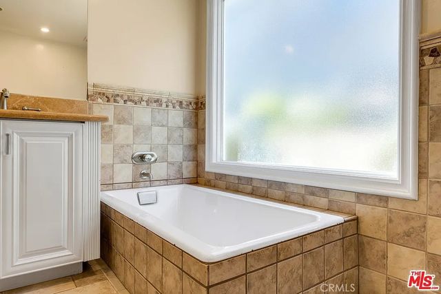 1212 San Vicente, Santa Monica, CA 90402