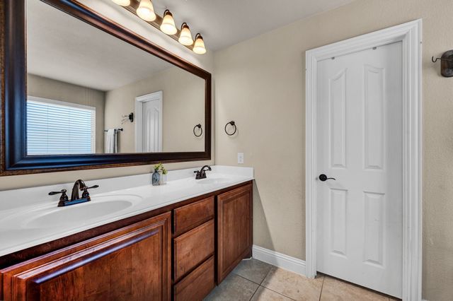 918 Newcastle Drive, Midlothian, TX 76065