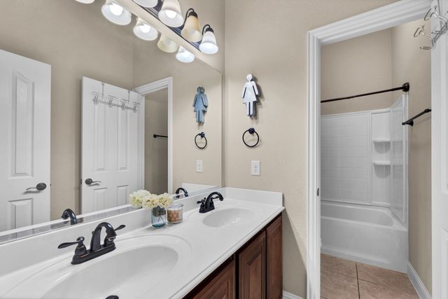 918 Newcastle Drive, Midlothian, TX 76065