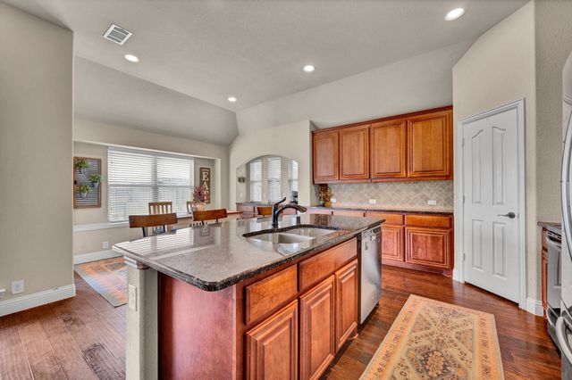 918 Newcastle Drive, Midlothian, TX 76065