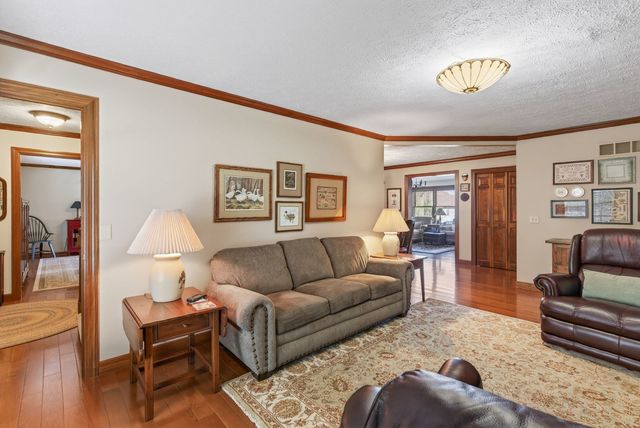 4919 Hamilton Drive, Davenport, IA 52807