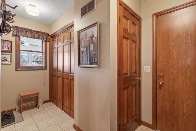 4919 Hamilton Drive, Davenport, IA 52807