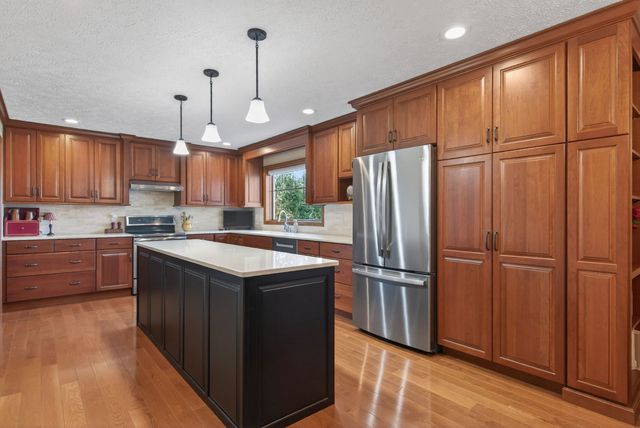 4919 Hamilton Drive, Davenport, IA 52807