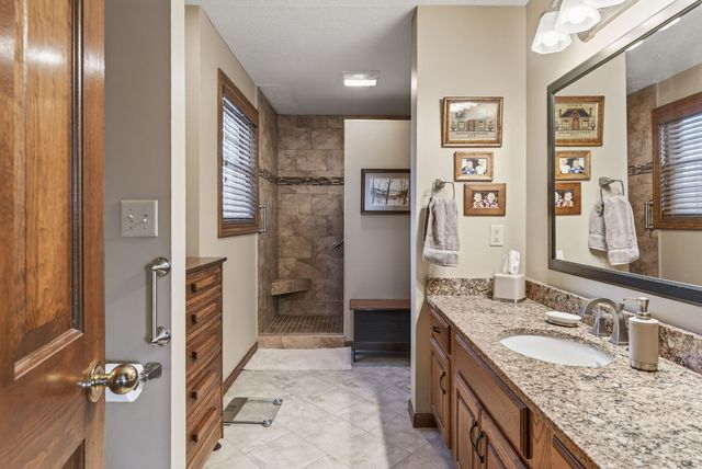 4919 Hamilton Drive, Davenport, IA 52807