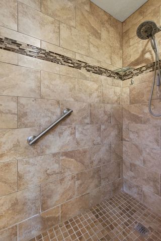 4919 Hamilton Drive, Davenport, IA 52807