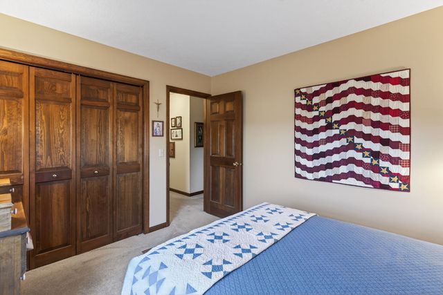 4919 Hamilton Drive, Davenport, IA 52807