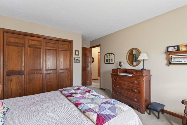 4919 Hamilton Drive, Davenport, IA 52807