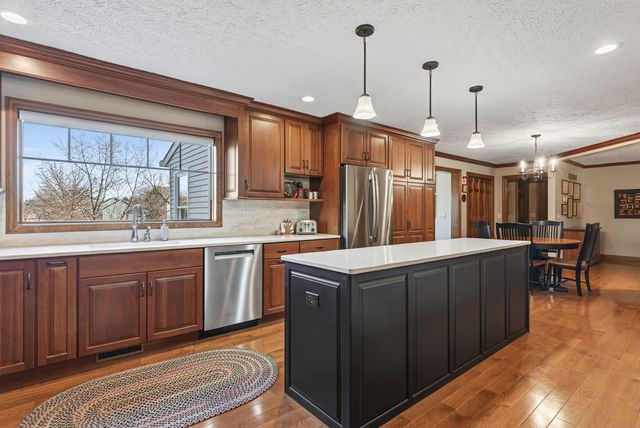 4919 Hamilton Drive, Davenport, IA 52807