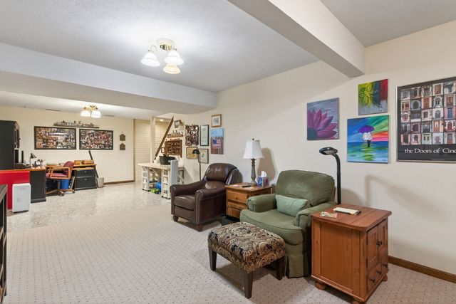 4919 Hamilton Drive, Davenport, IA 52807