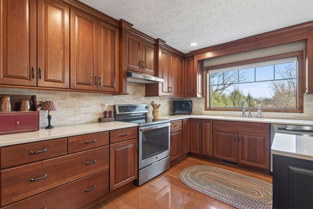 4919 Hamilton Drive, Davenport, IA 52807