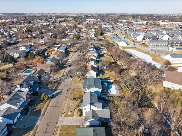 4919 Hamilton Drive, Davenport, IA 52807