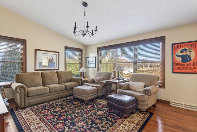 4919 Hamilton Drive, Davenport, IA 52807