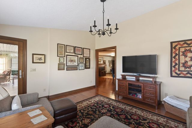 4919 Hamilton Drive, Davenport, IA 52807