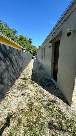 715 SW 6th St 2, Dania Beach, FL 33004